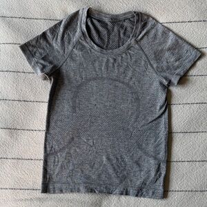 Lululemon Swiftly Tech Short Sleeve Shirt 2.0 *Race Length Size 2